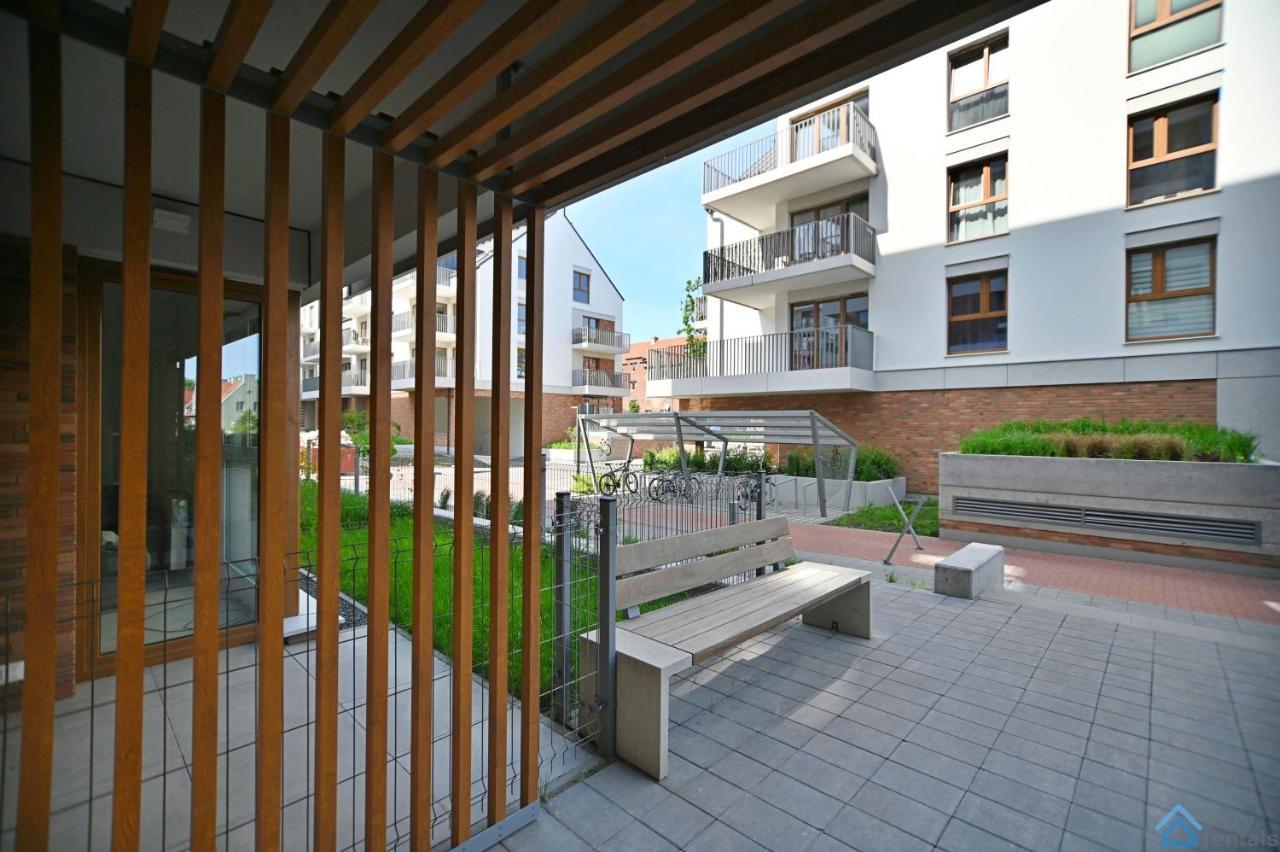 Beige 3City Apartment With Parking In Gdansk By Noclegi Renters Esterno foto