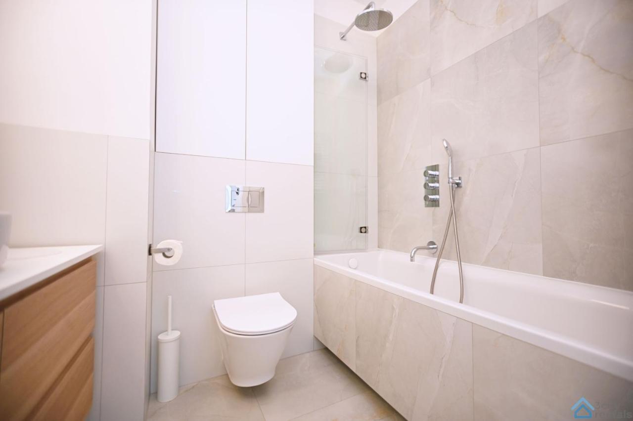 Beige 3City Apartment With Parking In Gdansk By Noclegi Renters Esterno foto