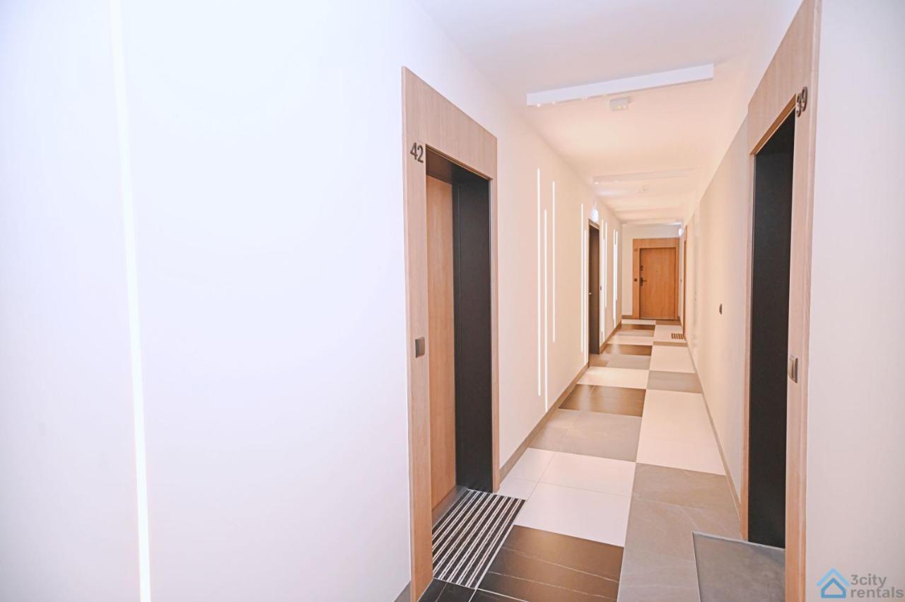 Beige 3City Apartment With Parking In Gdansk By Noclegi Renters Esterno foto