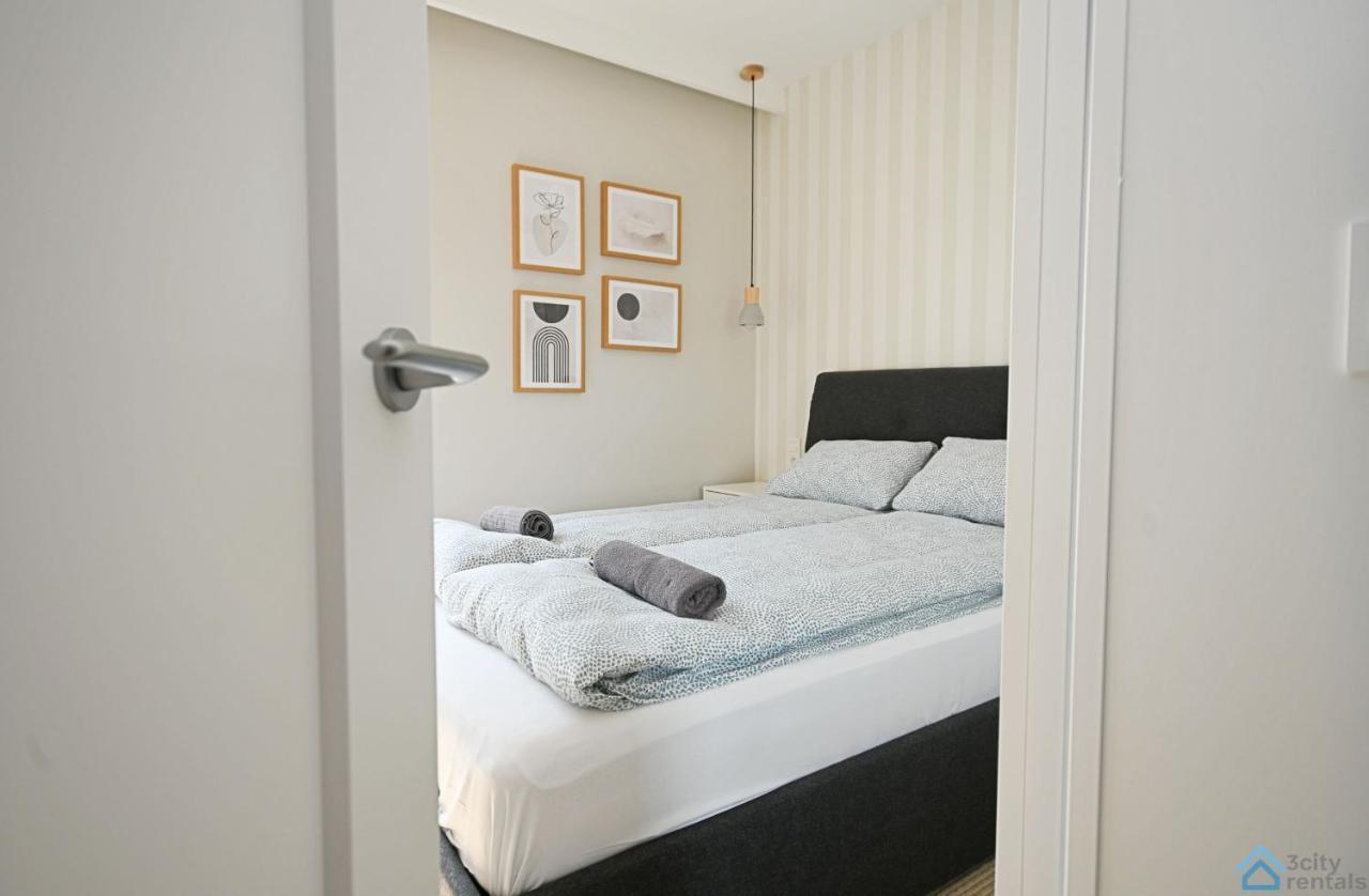 Beige 3City Apartment With Parking In Gdansk By Noclegi Renters Esterno foto