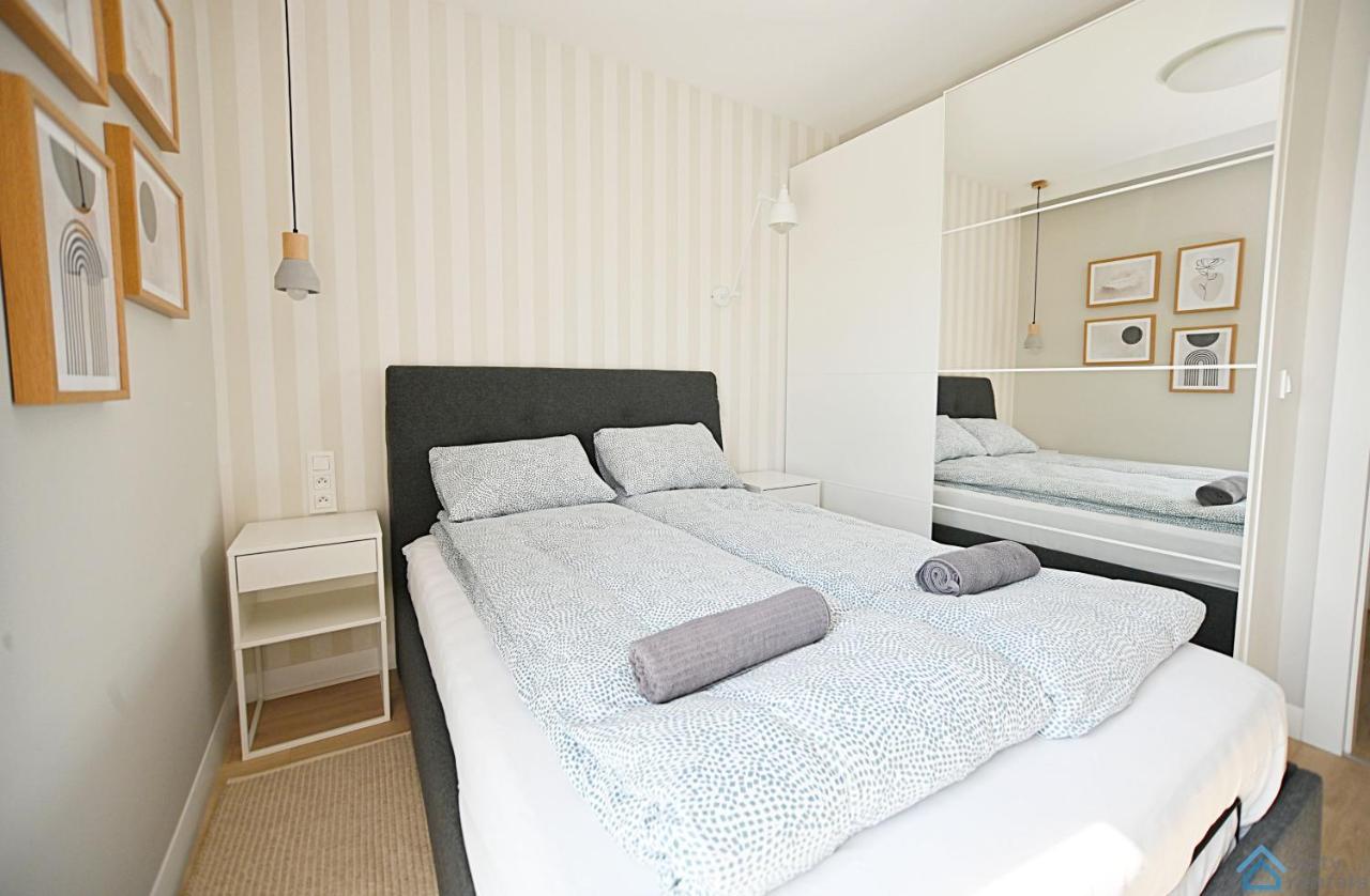 Beige 3City Apartment With Parking In Gdansk By Noclegi Renters Esterno foto